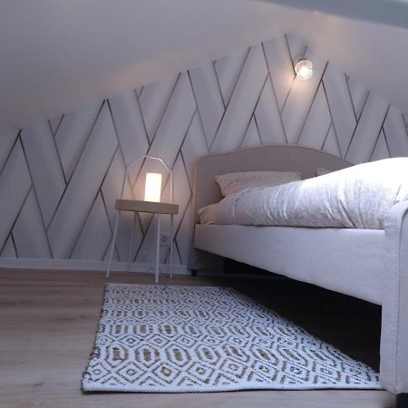 Wallis Yourhosthelper Reims Exterior foto